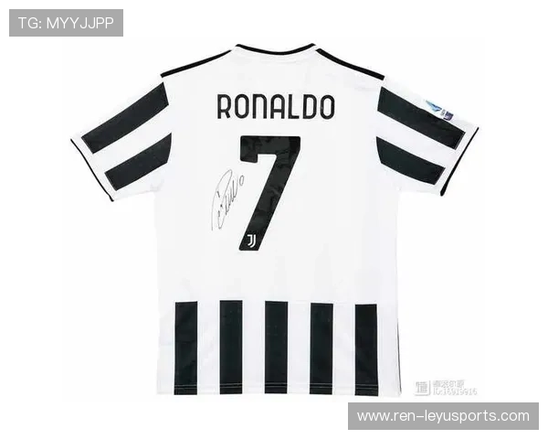 C罗赛后签名送给残障球迷感动现场，c罗签名的足球值多少钱